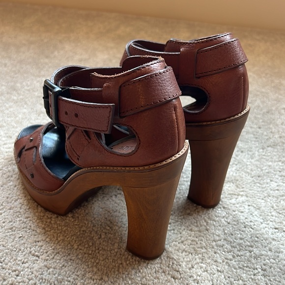 CHLOE Wooden Platform High Heel Cognac
Leather Criss Cross Sandal EU 38 - Picture 5 of 16